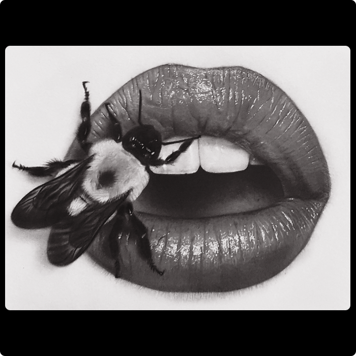 lip 1 تابلو سیاه قلم هایپر رئال طرح لب - تصویر 1